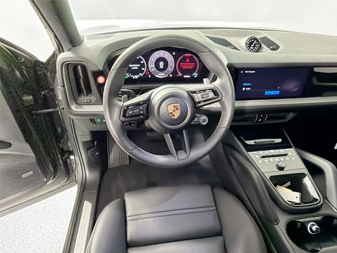 Used 2025 Porsche Cayenne Coupe AWD/4WD image 18