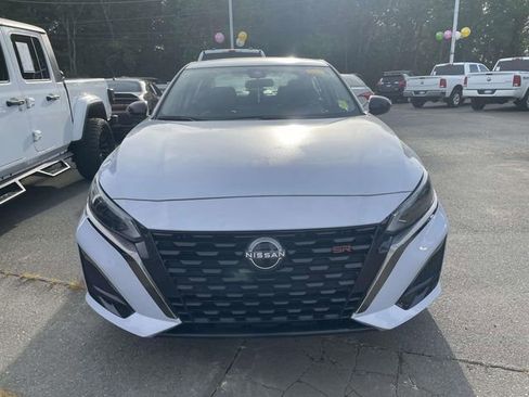 Used 2023 Nissan Altima 2.5 SR w/ SR Premium Package image 2