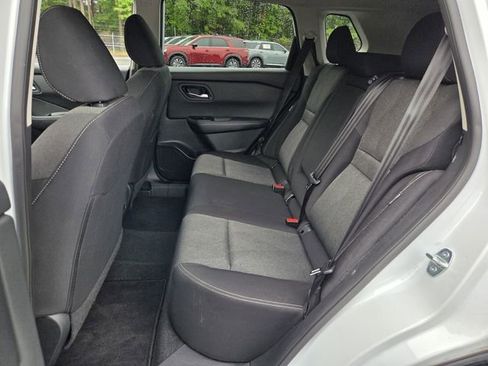 Certified 2024 Nissan Rogue SV FWD image 9