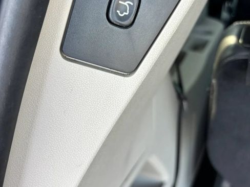 Used 2014 Chrysler Town & Country Touring FWD image 24