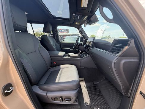 Used 2024 Lexus GX 550 AWD/4WD image 23