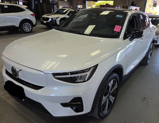 Used 2023 Volvo C40 Recharge Core w/ Protection Package Premier AWD/4WD image 3