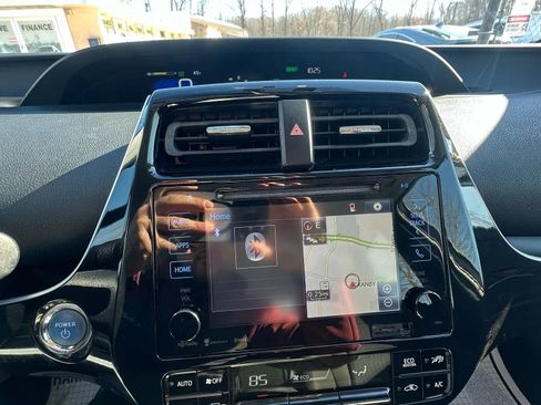 Used 2016 Toyota Prius Two image 11