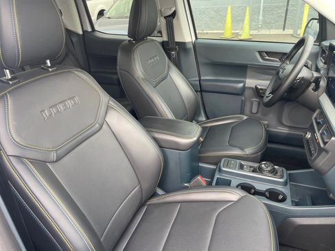 Used 2025 Ford Maverick Lobo AWD/4WD image 30