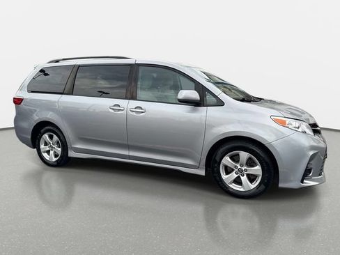 Used 2018 Toyota Sienna LE FWD image 7