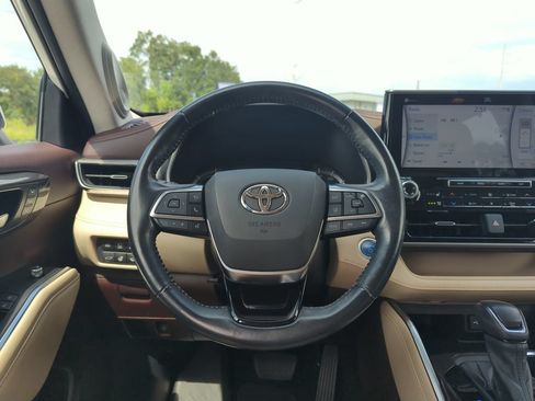 Used 2021 Toyota Highlander Platinum AWD/4WD image 17