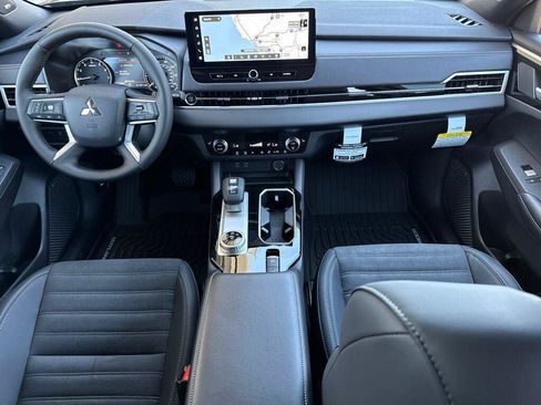 New 2026 Mitsubishi Outlander LE FWD image 22