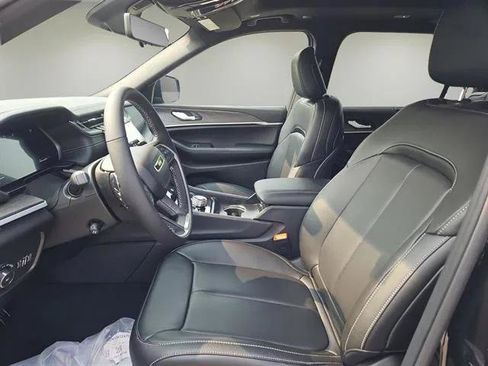 Certified 2025 Jeep Grand Cherokee L Limited w/ Luxury Tech Group II image 20