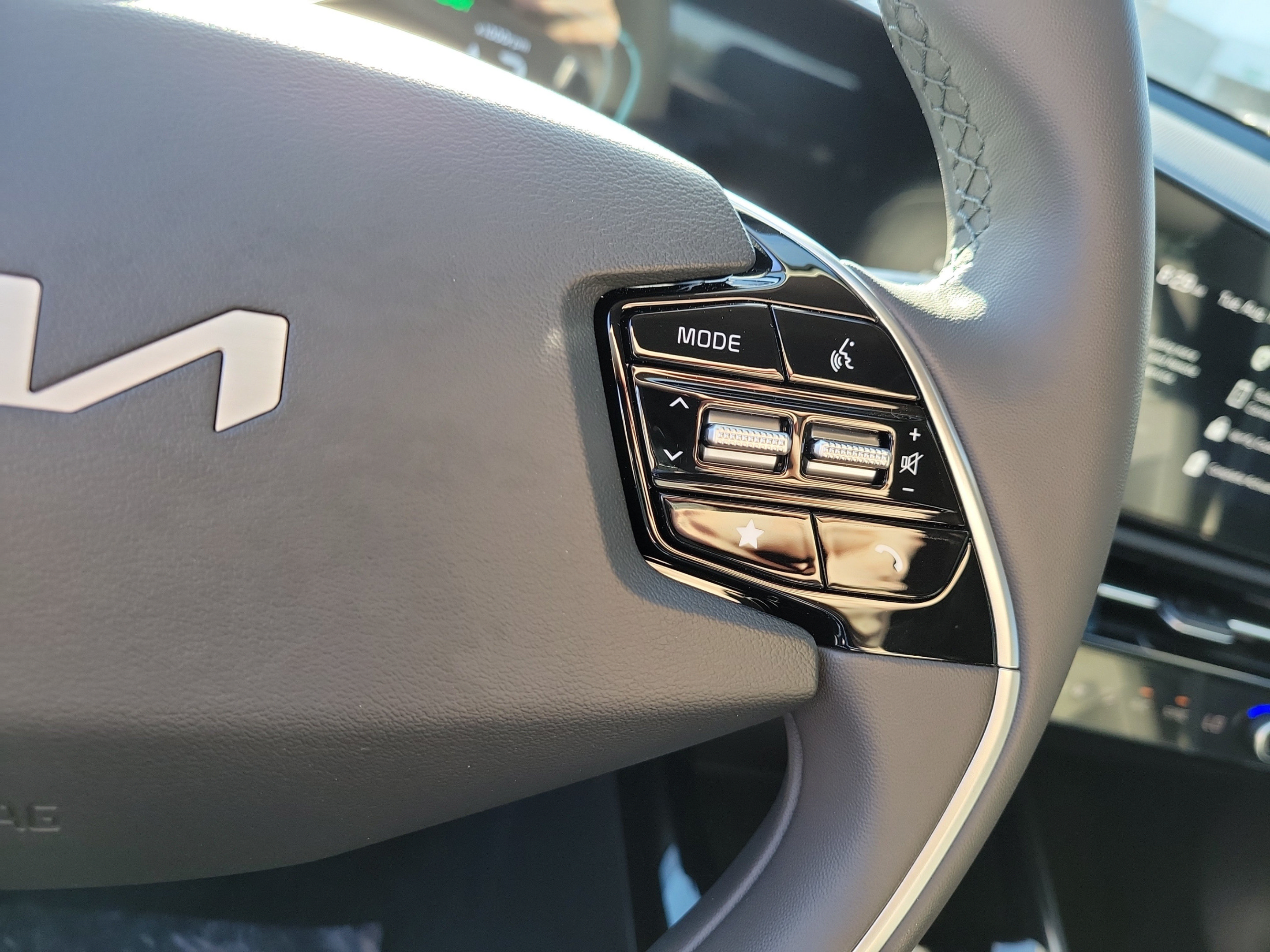 New 2026 Kia Niro EX FWD image 24