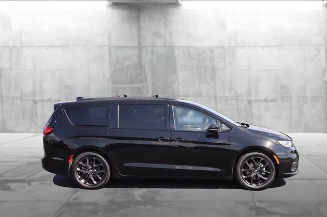 Used 2025 Chrysler Pacifica Limited FWD image 5