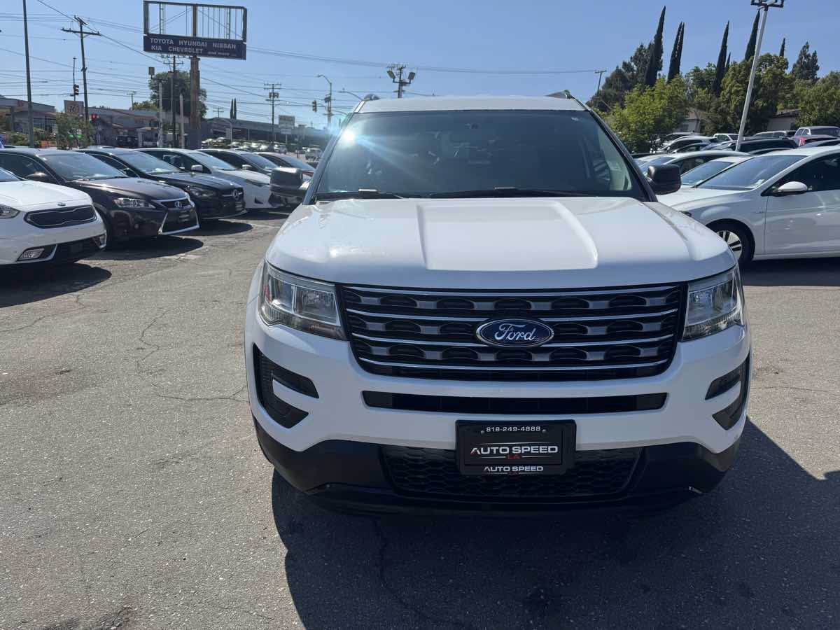 Used 2017 Ford Explorer FWD image 2