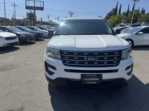 Used 2017 Ford Explorer FWD image 2