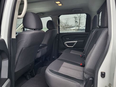 Used 2023 Nissan Titan SV image 10