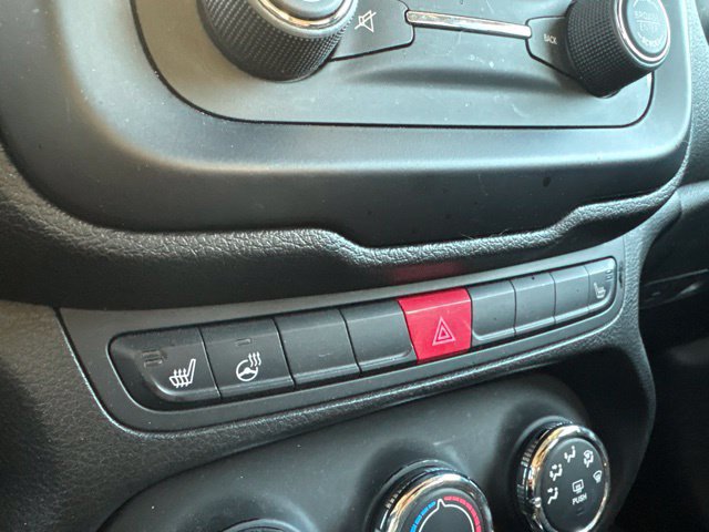 Used 2017 Jeep Renegade Latitude w/ Cold Weather Group AWD/4WD image 15