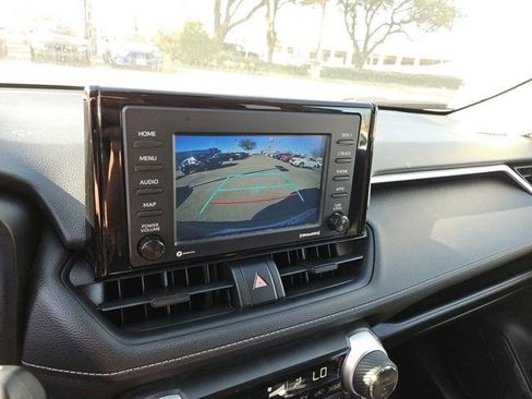 Used 2021 Toyota RAV4 XLE AWD/4WD image 21