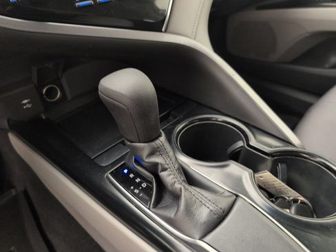 Used 2018 Toyota Camry LE FWD image 27