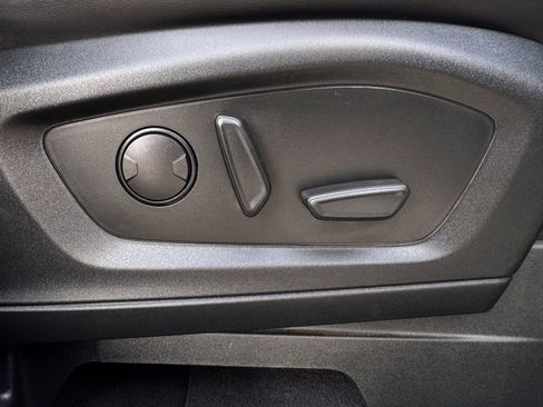 Used 2022 Ford Explorer XLT w/ Equipment Group 202A image 27