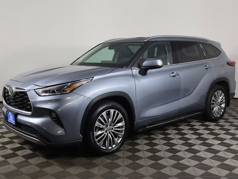 Used 2022 Toyota Highlander Platinum image 12