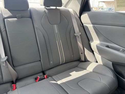 Used 2025 Hyundai Elantra SEL image 38