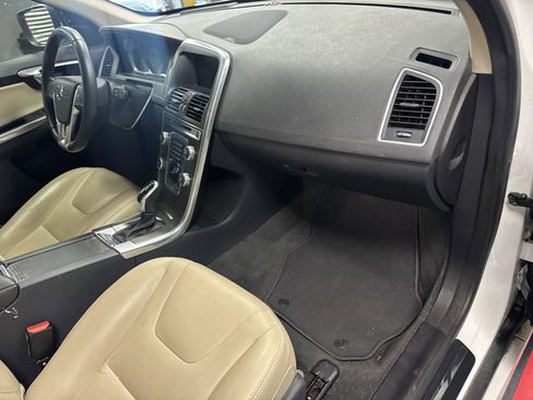 Used 2016 Volvo XC60 T5 Platinum image 13