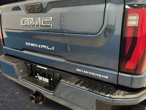 Used 2025 GMC Sierra 3500 Denali Ultimate AWD/4WD image 43