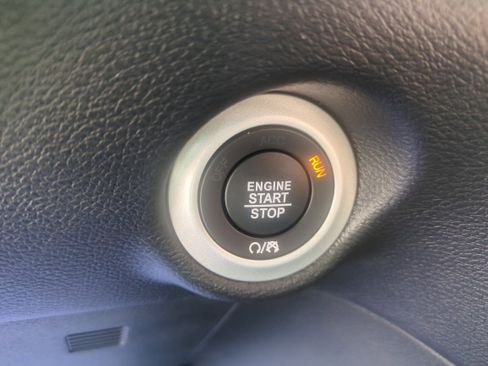 Used 2026 Chrysler Voyager LX FWD image 17