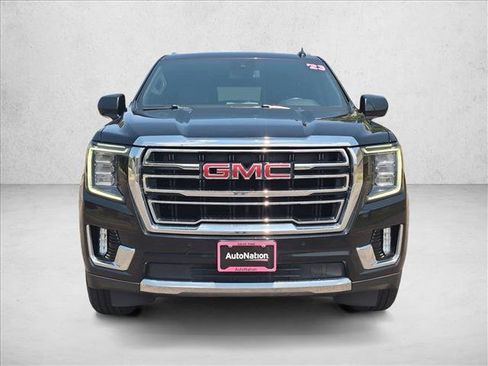 Used 2023 GMC Yukon XL SLT AWD/4WD image 2