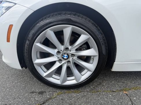 Used 2018 BMW 320i xDrive Sedan AWD/4WD image 10