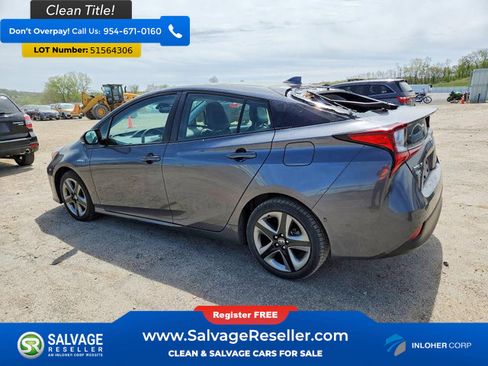 Used 2019 Toyota Prius XLE FWD image 3