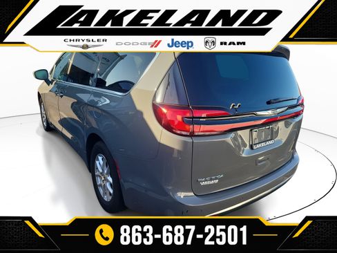 Used 2021 Chrysler Pacifica Touring-L w/ Uconnect Theater Family Group FWD image 6