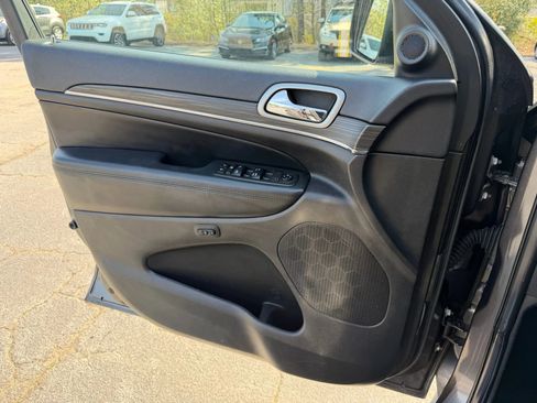 Used 2019 Jeep Grand Cherokee Limited image 26