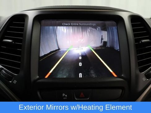 Used 2017 Jeep Cherokee Latitude w/ Safety/Convenience Group AWD/4WD image 20