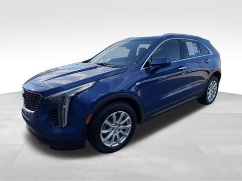 Used 2023 Cadillac XT4 Luxury w/ Cold Weather Package AWD/4WD image 4