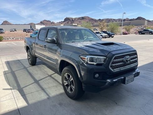 Used 2016 Toyota Tacoma TRD Sport image 1