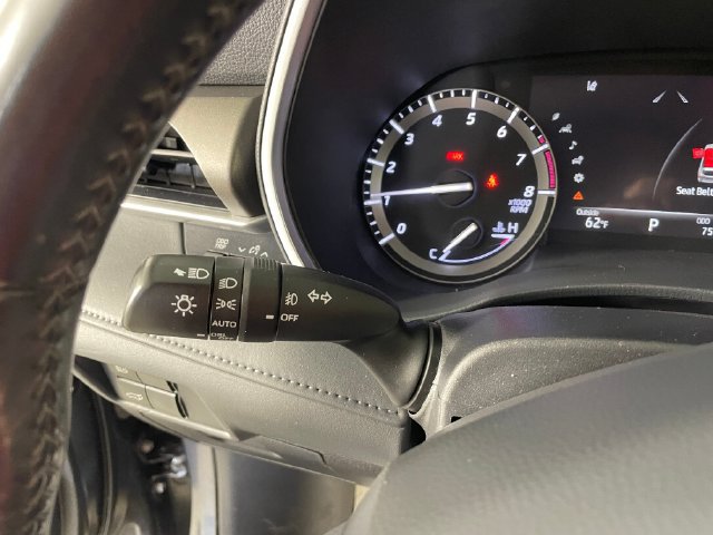 Used 2020 Toyota Highlander XLE AWD/4WD image 12