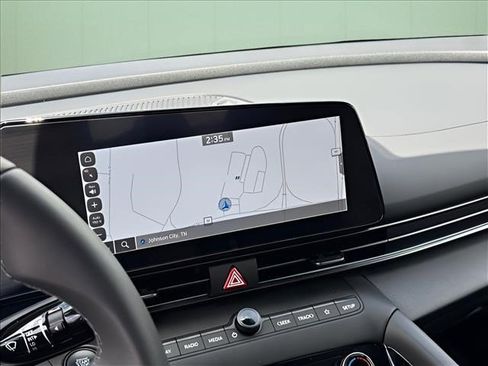 Certified 2025 Hyundai Elantra SEL FWD image 28
