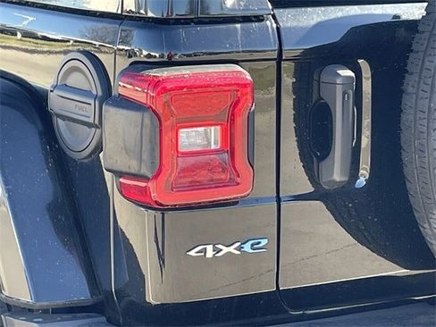 Used 2022 Jeep Wrangler Unlimited Sahara 4xe image 6