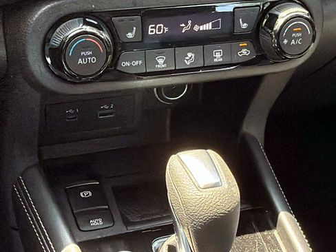 Used 2023 Nissan Kicks SR w/ SR Premium Package FWD image 16