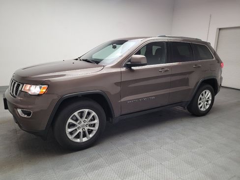Used 2021 Jeep Grand Cherokee Laredo RWD image 2