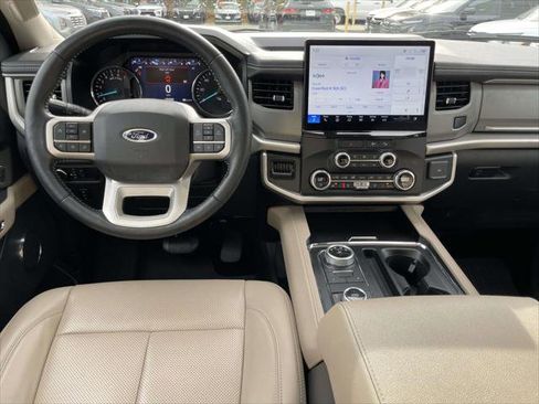 Used 2022 Ford Expedition Max XLT image 15