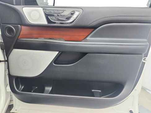 Used 2021 Lincoln Navigator Reserve image 28