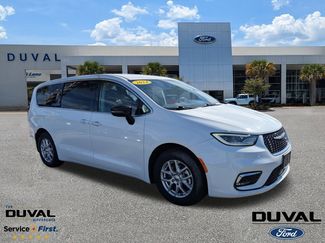 Used 2024 Chrysler Pacifica Touring-L video 1