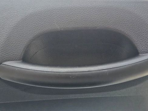 Used 2023 Kia Carnival LX image 11