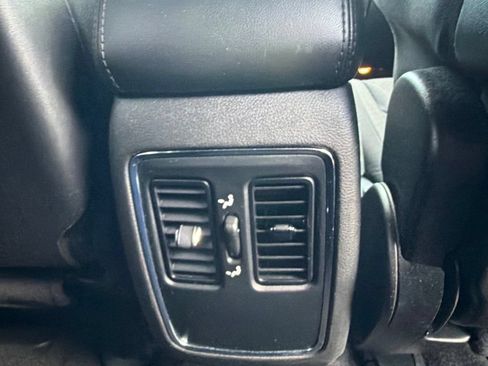 Used 2021 Jeep Grand Cherokee Laredo AWD/4WD image 29