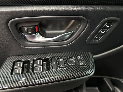 Used 2025 Honda Pilot TrailSport image 18