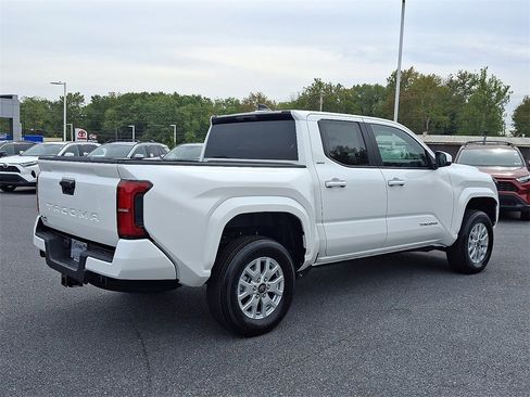 New 2025 Toyota Tacoma SR5 image 5