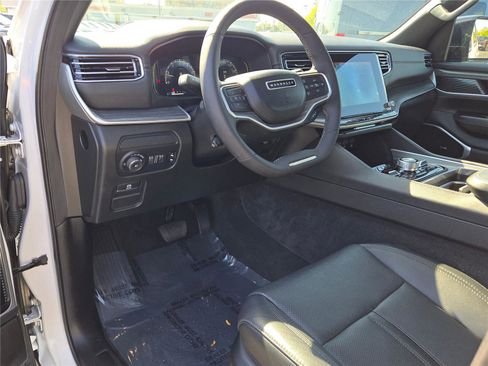 Used 2024 Jeep Wagoneer Series III w/ Premium Group I image 30