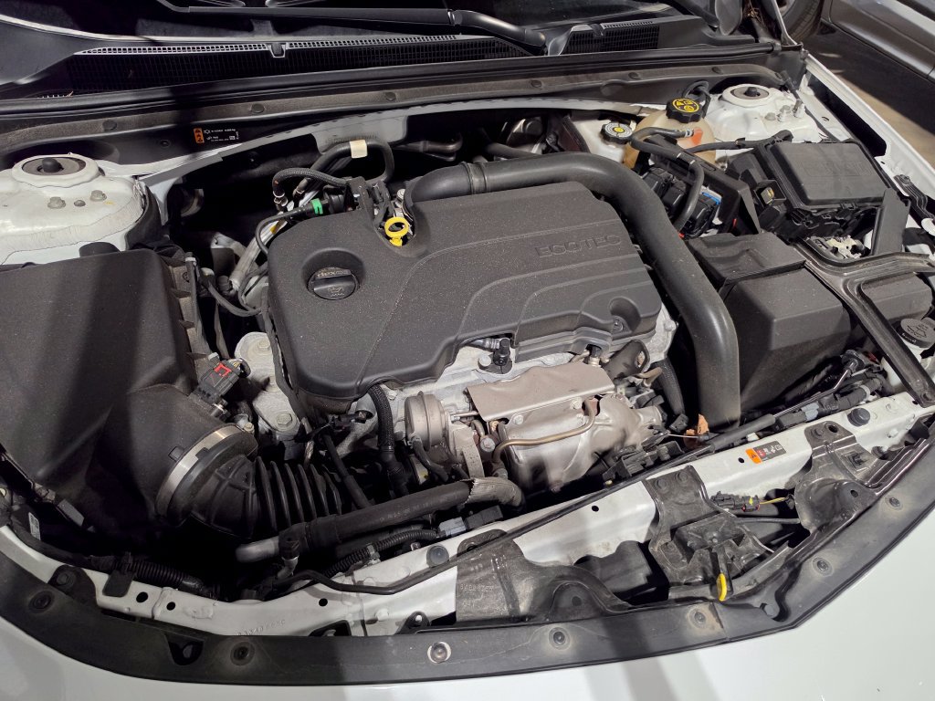 Used 2022 Chevrolet Malibu LT FWD image 9