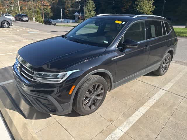 Used 2024 Volkswagen Tiguan SE AWD/4WD image 1