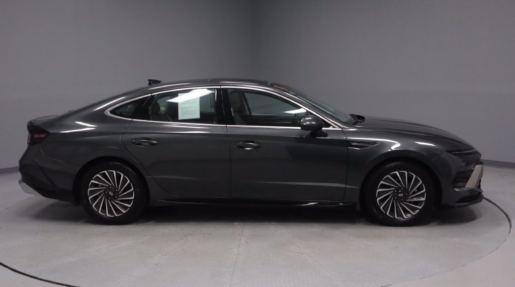 Used 2025 Hyundai Sonata Limited FWD image 9